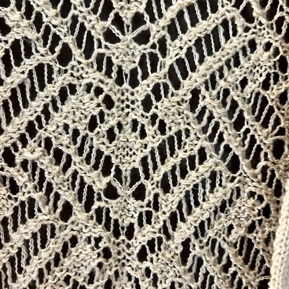 Westport 1962 short sleeved cream, crocheted top. No closure. Size Small. - Picture 5 of 9